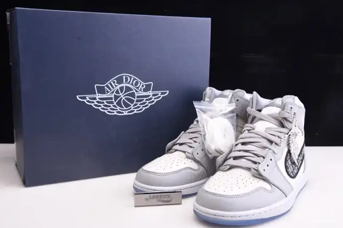 One Kick x Jordan 1 CN8607-002 shoe box) Retro High DR (DR 0602